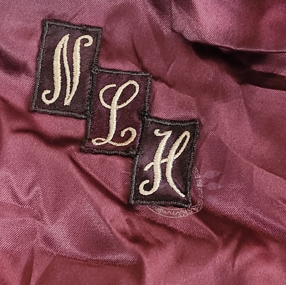 Pre-owned, but very good condition women's fur shawl. - Picture 8 of 13